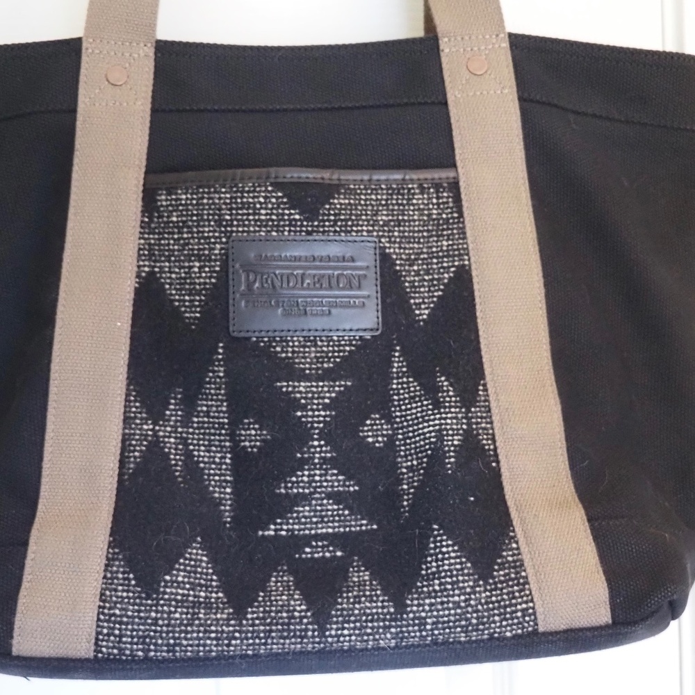 Pendleton Sonora Black Canvas and taupe